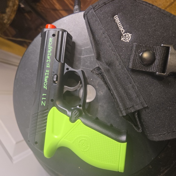 Other - Crosman Z11 Zombie Eliminator Air Soft With Black and Green Holster